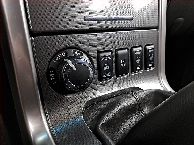 Nissan Pathfinder (2010) 2.5 dCi, 4X4, 7 míst - fotka 15 z 17