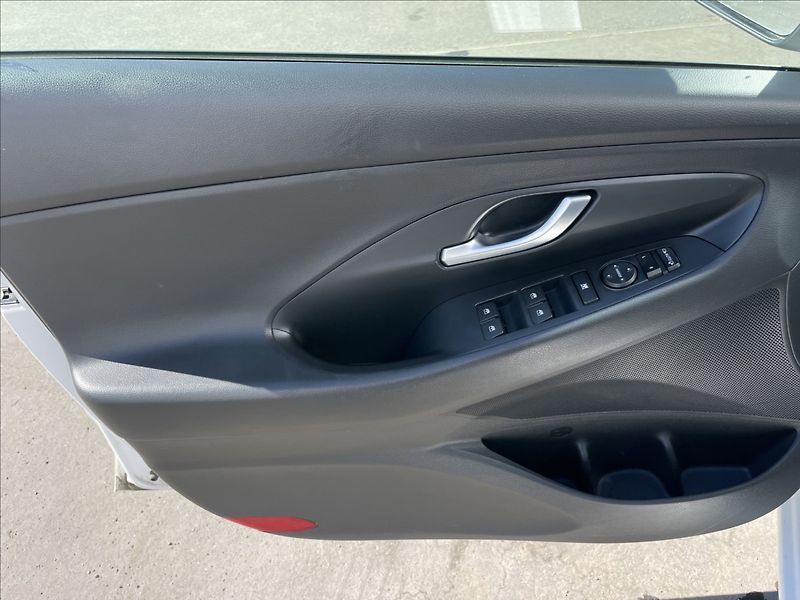 Hyundai i30 1,5 T-GDI Combi Family Smart - fotka 14 z 22