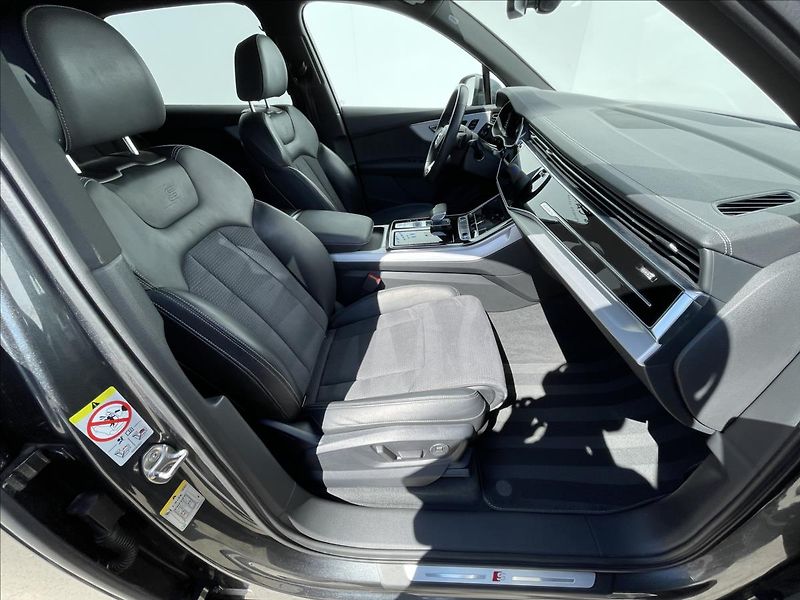 Audi Q7 3,0 50 TDI quattro S line - fotka 18 z 24