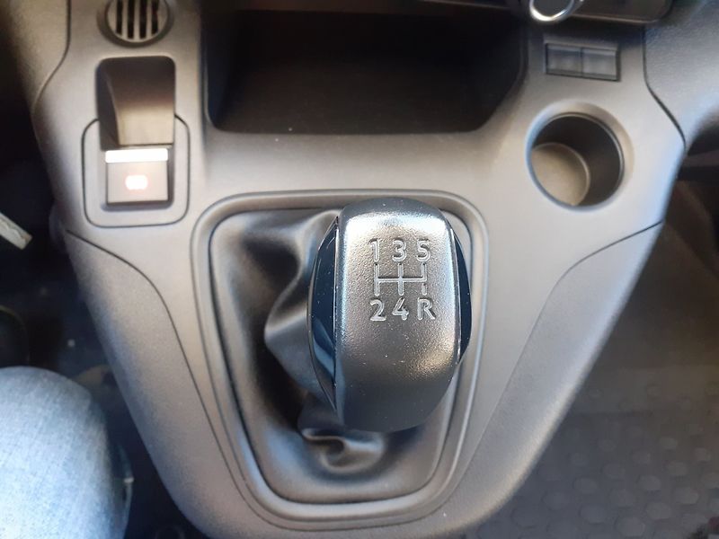 Peugeot Partner (2021) 1.5 Blue HDi  C.HMOT.2365 KG - fotka 24 z 37