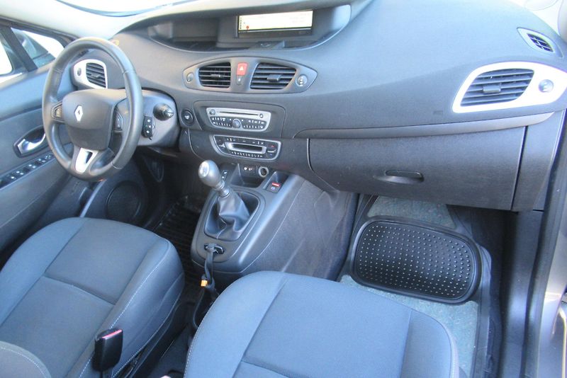Renault Scénic 1.5 DCi AUT. KLIMA TAŽNÉ - fotka 16 z 20