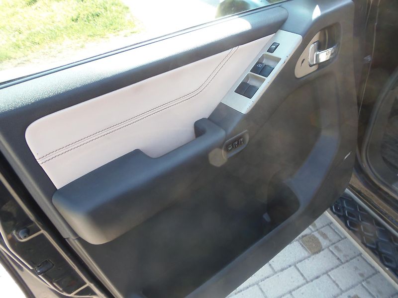 Nissan Pathfinder (2009) 2.5 DCi 4x4 redukce man. tažné - fotka 19 z 29