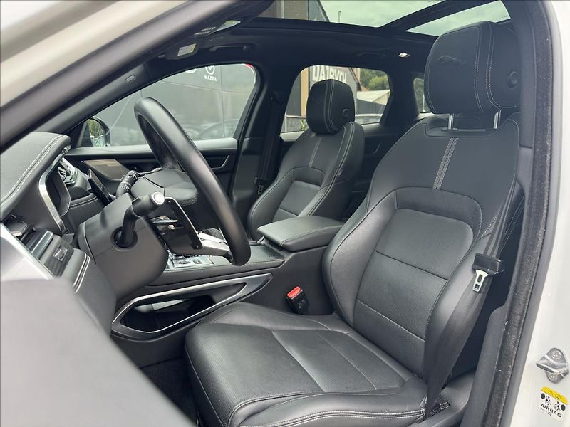 Jaguar F-Pace 3,0 D300 R-Dynamic SE AT ČR DP - fotka 12 z 32