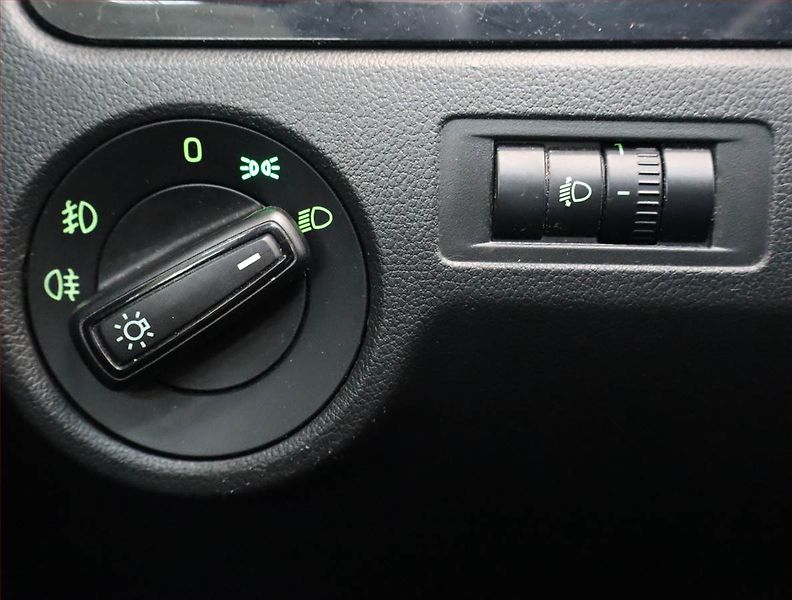 Škoda Rapid (2018) 1.4 TSI, Automat, Tempomat - fotka 17 z 18