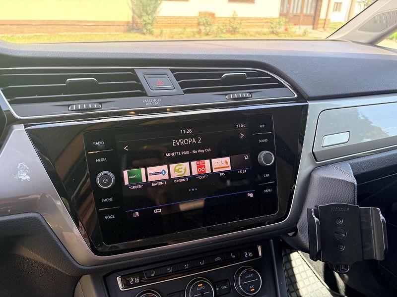 Volkswagen Touran 2.0TDI DSG TAŽNÉ - fotka 13 z 37