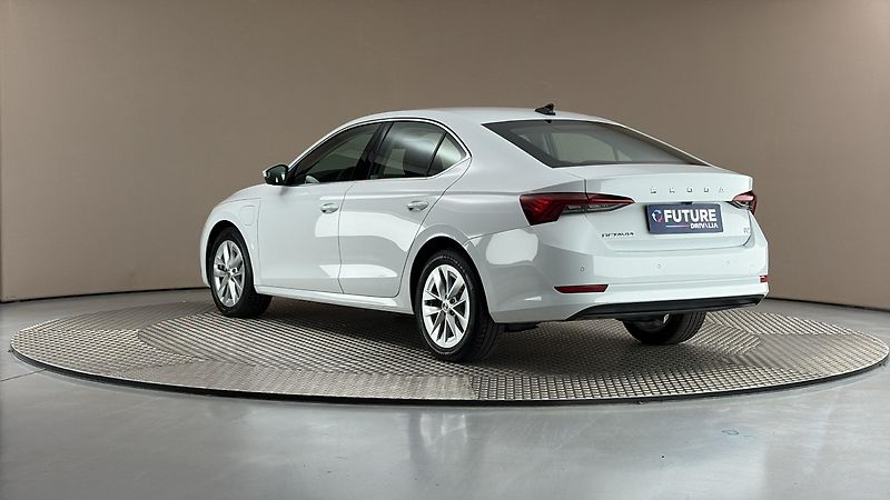 Škoda Octavia 1.4 TSI iV DSG Style - fotka 2 z 26
