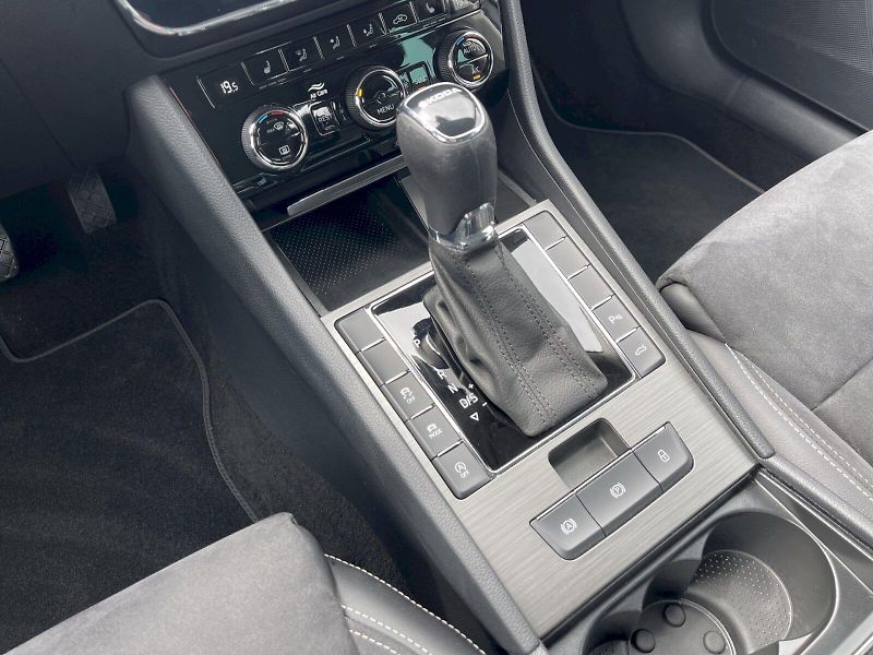 Škoda Superb (2022) 2.0 TDI 147kW DSG Style Plus c - fotka 12 z 35