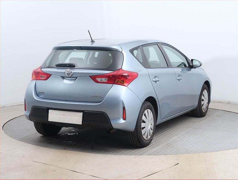 Toyota Auris (2013) 1.3 Dual VVT-i - fotka 5 z 14