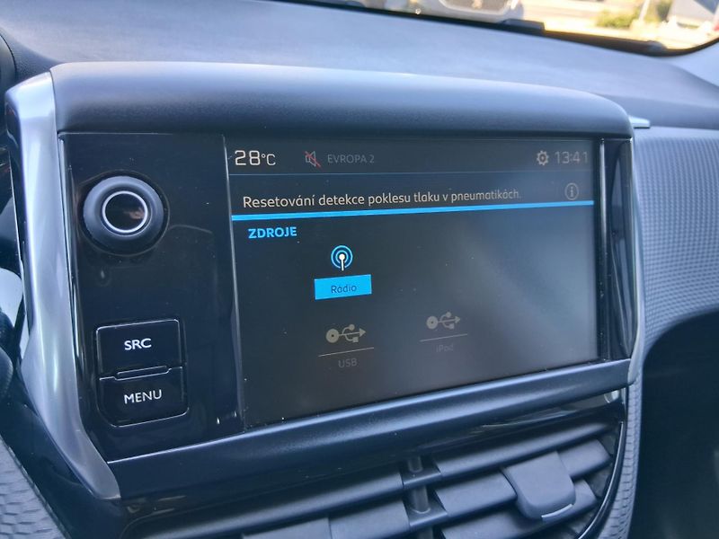 Peugeot 2008 ALLURE 1.2 PureTech 81 kW   - fotka 16 z 26
