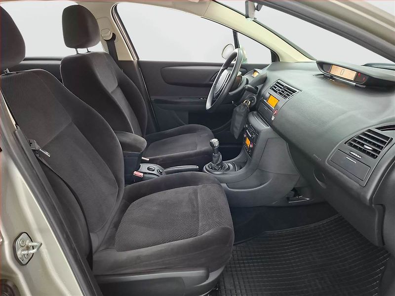Citroën C4 (2008) 1.6 16V, po STK, Tažné, Klima - fotka 9 z 16