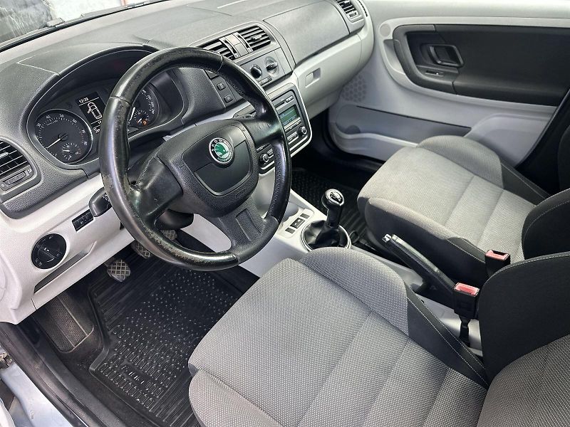 Škoda Fabia (2010) Combi 1.2 TSI Ambiente + - fotka 8 z 26