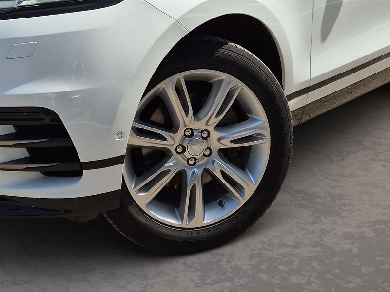 Land Rover Range Rover Velar 2,0 D200 AWD SE - fotka 6 z 19