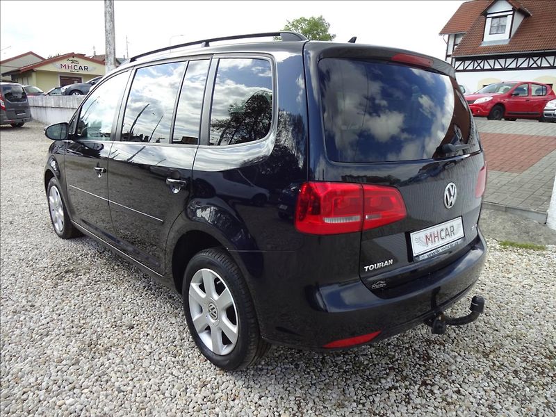 Volkswagen Touran 2,0 TDI 103kW 7.MÍST - fotka 5 z 55