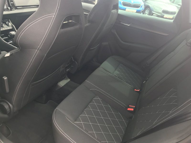 Škoda Karoq (2026) SPORTLINE 2,0 TDI 4X4 DSG - fotka 20 z 29