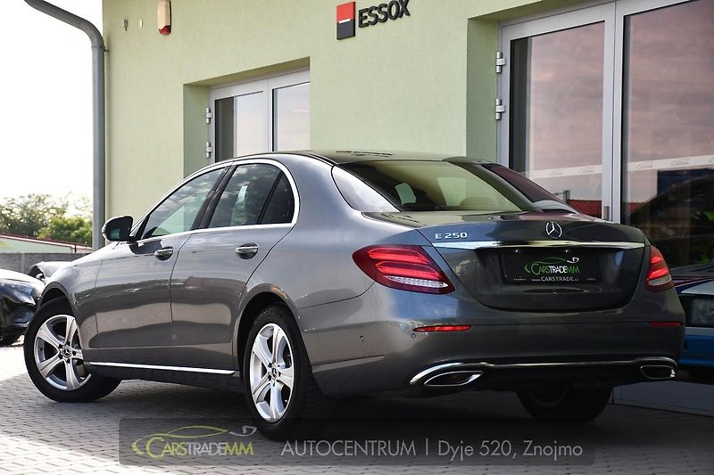Mercedes-Benz Třídy E 250 - fotka 3 z 53