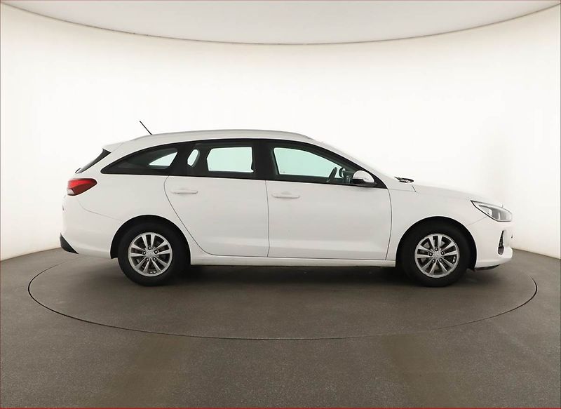 Hyundai i30 (2017) 1.0 T-GDI, Serv.kniha - fotka 6 z 14