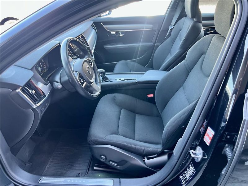 Volvo V90 2,0 T4 Drive-E R-Design Auto - fotka 11 z 48