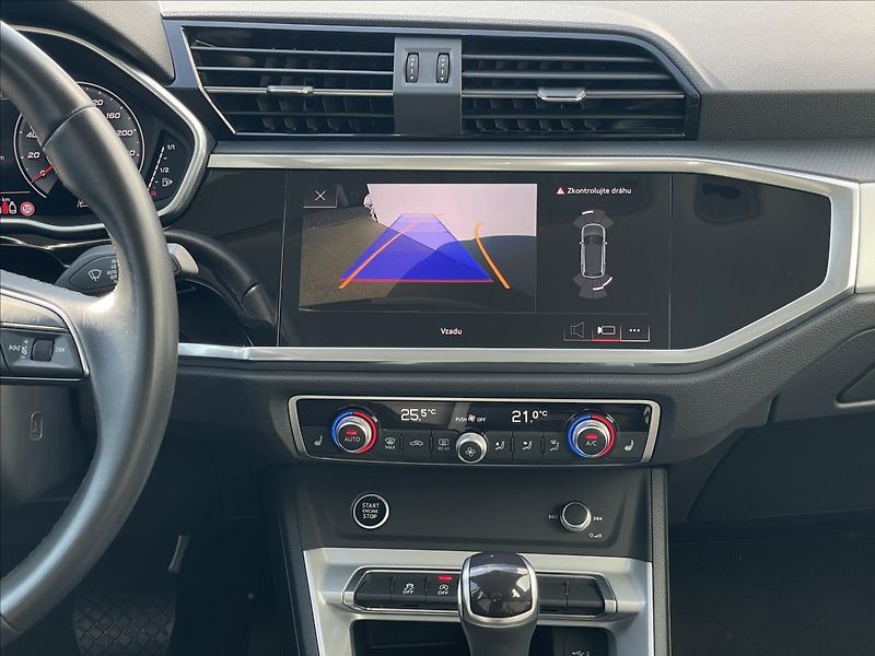 Audi Q3 1,5 TFSI AT7 S line Gravity - fotka 12 z 23