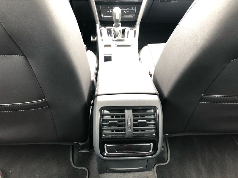 Volkswagen Passat Variant 2.0 TDi DSG 7st. 4Moti - fotka 22 z 29