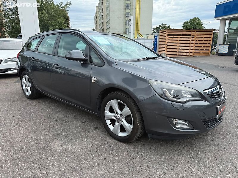 Opel Astra 1.7 CDTi 81kW - fotka 4 z 38