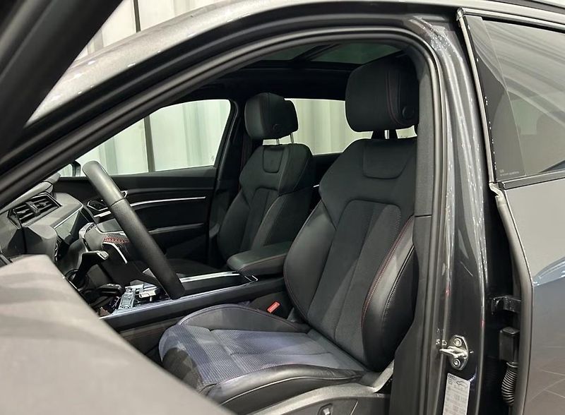 Audi Q8 e-tron 55 Q 360k Pano Matrix 4 zóny   - fotka 5 z 18