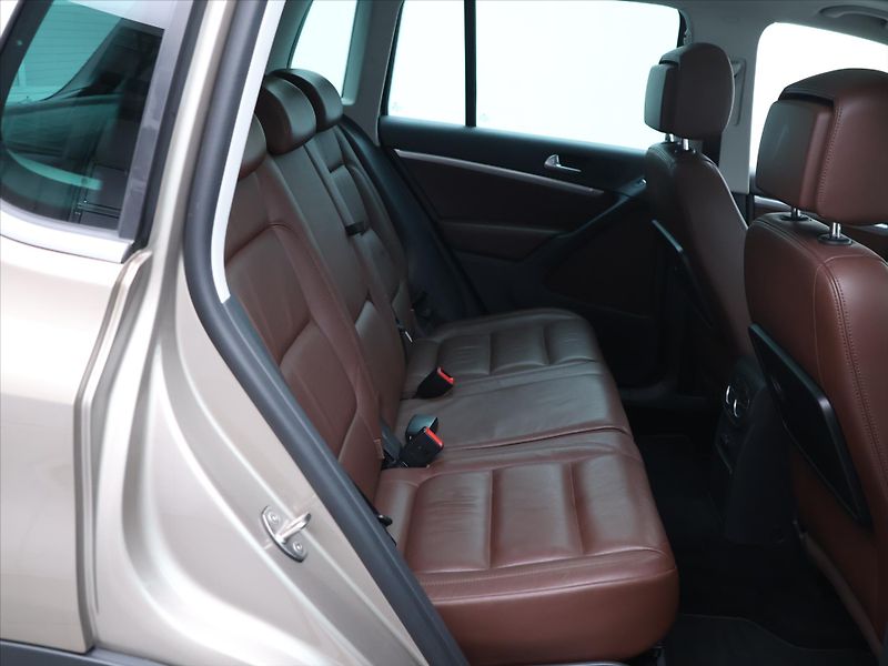 Volkswagen Tiguan 1,4 TSI 90kW Style&Sport 1.Maj - fotka 13 z 29