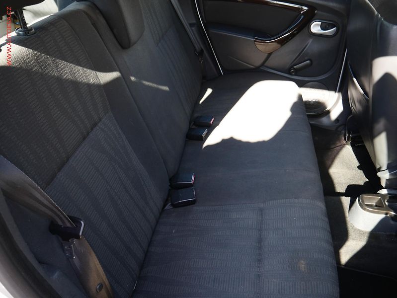 Dacia Duster (2011) 1.6i, 1.maj, AC, tažné - fotka 10 z 16