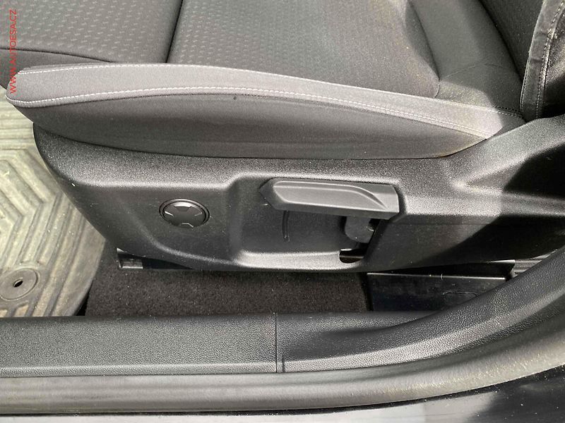 Ford Focus (2019) 1.5 EcoBlue, AC, tempo, navi - fotka 14 z 19