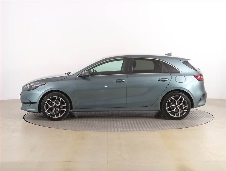 Kia Ceed (2022) Gold 1.5 T-GDI, Serv.kniha - fotka 3 z 19