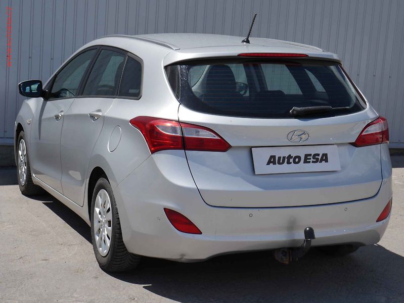 Hyundai i30 (2016) 1.6 CRDi, ČR, AC, temp, tažné - fotka 6 z 18