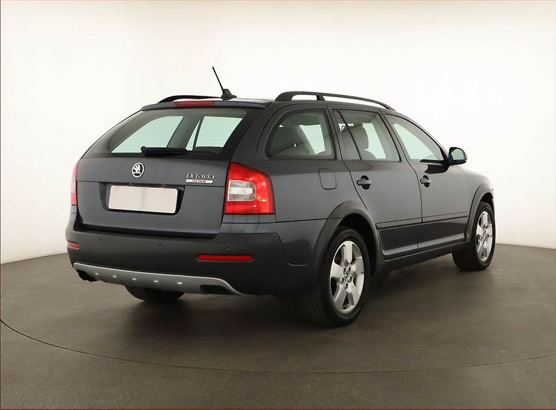 Škoda Octavia (2011) Scout 2.0 TDI, 4X4, Automat - fotka 5 z 18