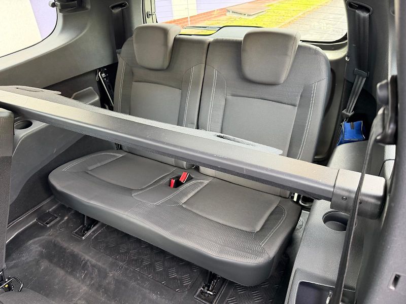 Dacia Lodgy 1,6 i / 7-míst / 1.maj./ ČR /  - fotka 13 z 24