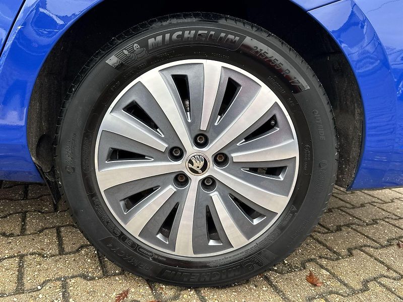 Škoda Superb (2021) Combi 2.0 TDI DSG Ambition - fotka 27 z 31