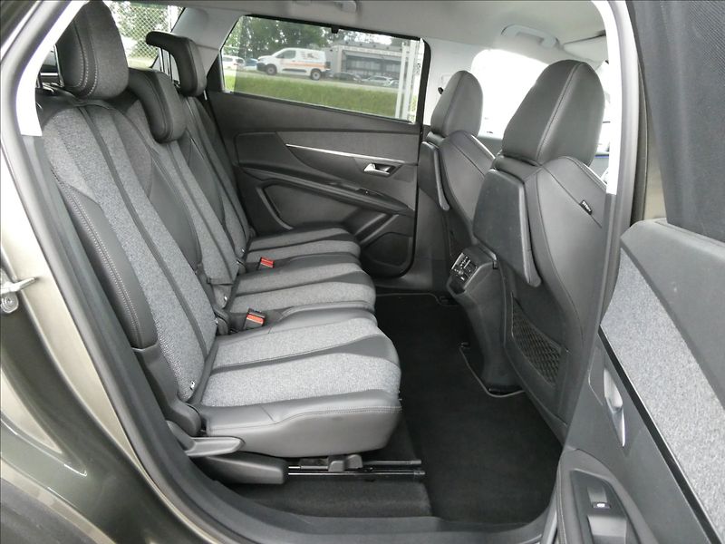 Peugeot 5008 2,0 HDi 110kW Allure serviska - fotka 26 z 41