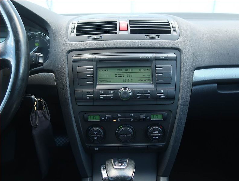 Škoda Octavia (2006) Elegance 2.0 TDI, Automat - fotka 12 z 18