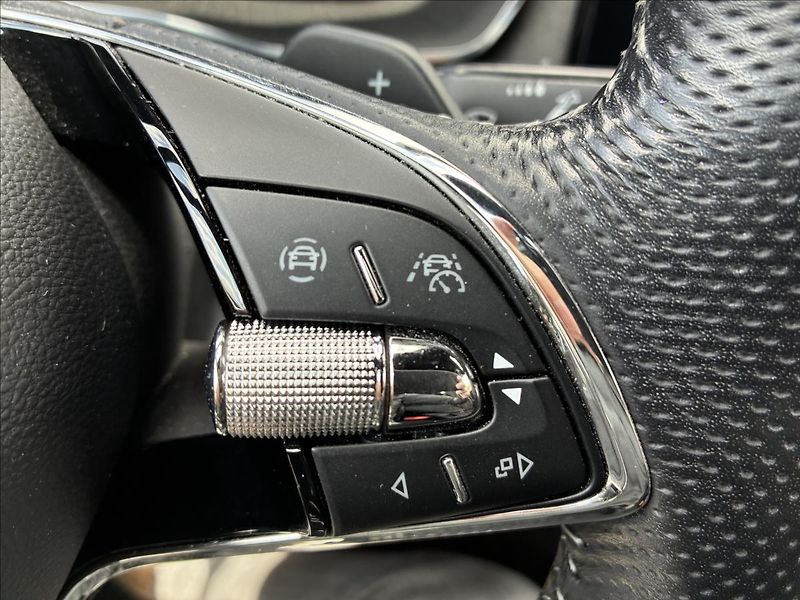 Škoda Octavia 2,0 RS,PANORAMA,TAŽNÉ,KŮŽE - fotka 31 z 33
