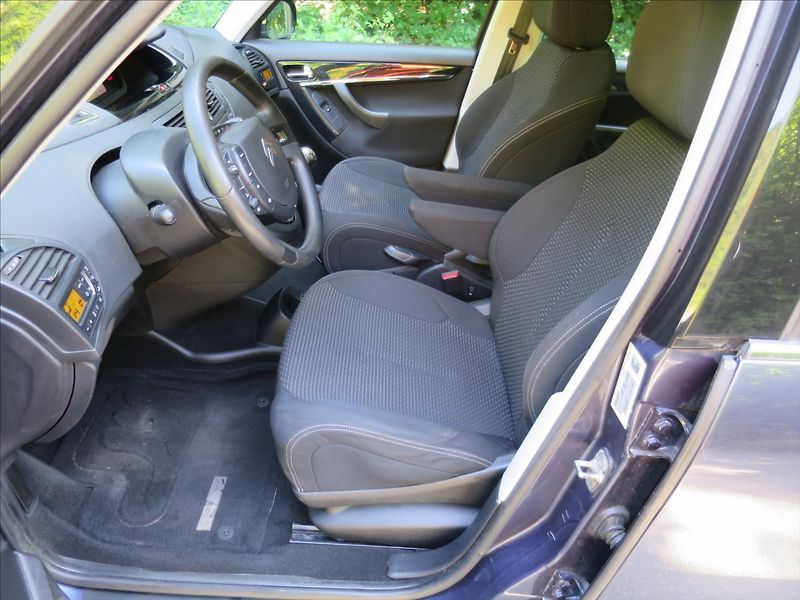 Citroën Grand C4 Picasso 2,0  HDI 7 mís - fotka 7 z 19