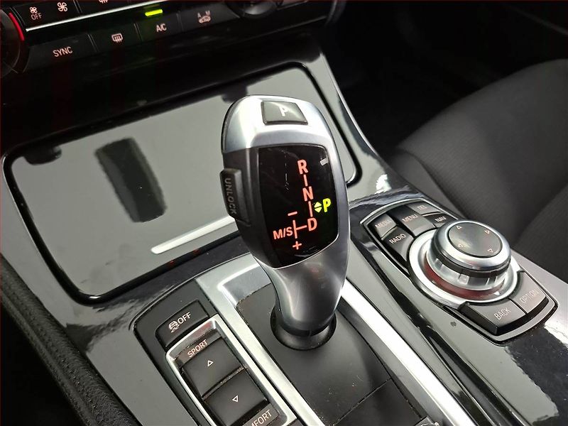 BMW Řada 5 (2014) 520d xDrive, 4X4, Automat - fotka 13 z 21