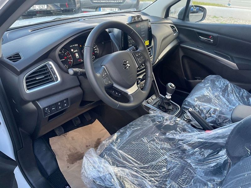 Suzuki S-Cross 4x4 Premium - fotka 10 z 10