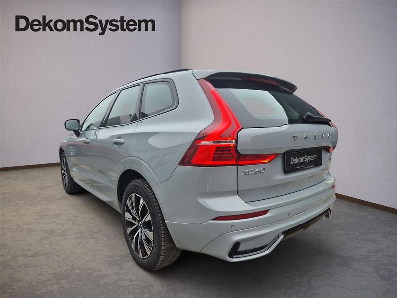 Volvo XC60 2,0 B4 AWD diesel Plus Dark Au - fotka 4 z 19