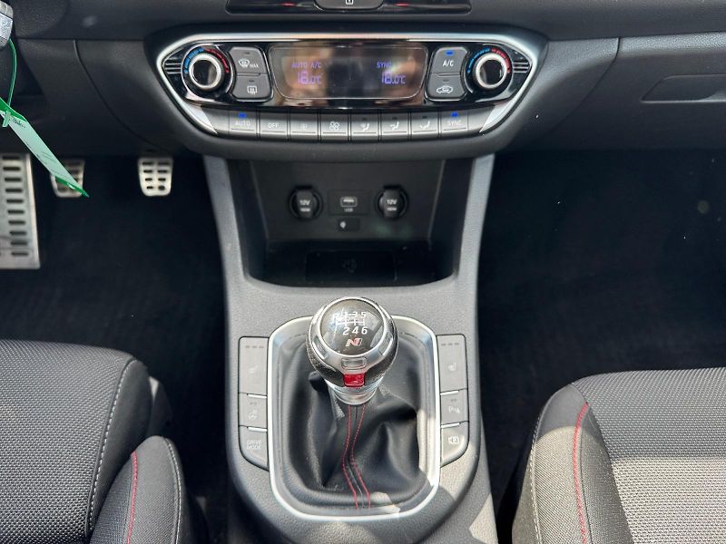 Hyundai i30 (2024) N LINE 1.5T-GDI 118kW CZ DPH - fotka 10 z 11