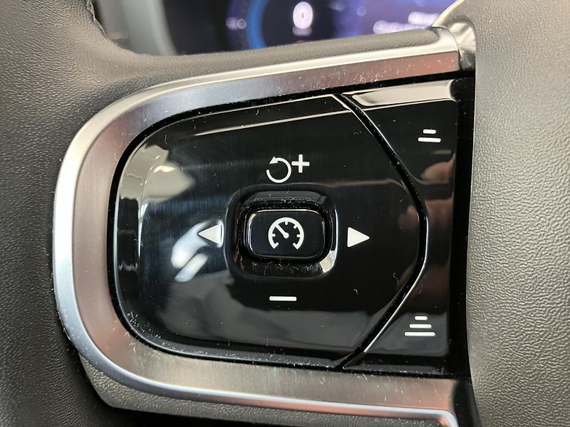 Volvo S60 B5 AWD Ultimate Dark-REZERVACE - fotka 21 z 42