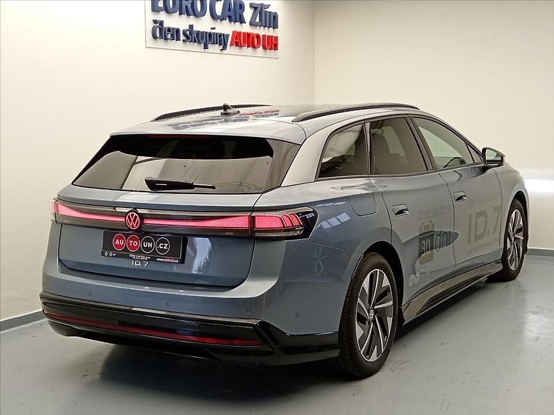 Volkswagen ID.7 Tourer Pro People 210 kW, 77 kWh - fotka 6 z 22