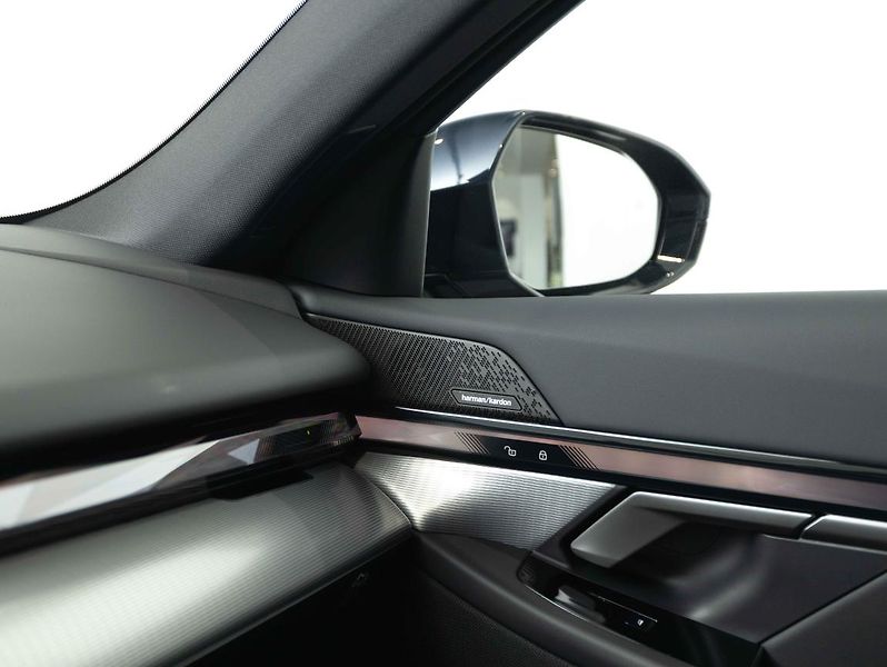BMW i5 eDrive40 - fotka 16 z 22