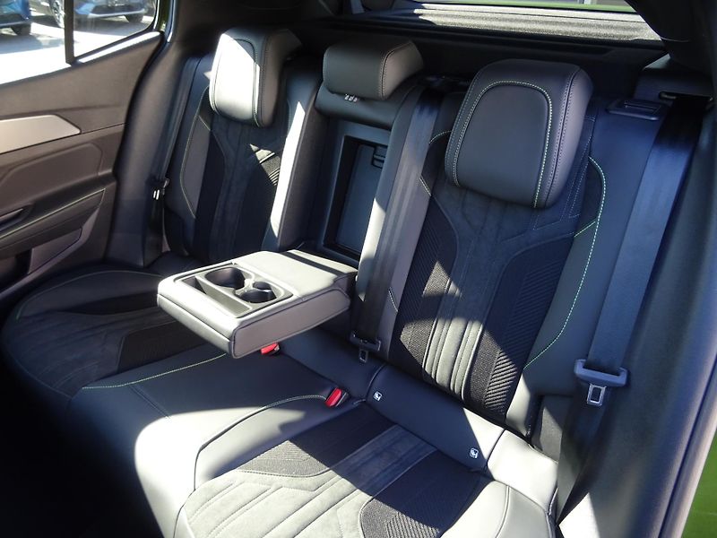 Peugeot 408 (2026) GT Plug-in HYBRID 240k e-DCS7 - fotka 20 z 55