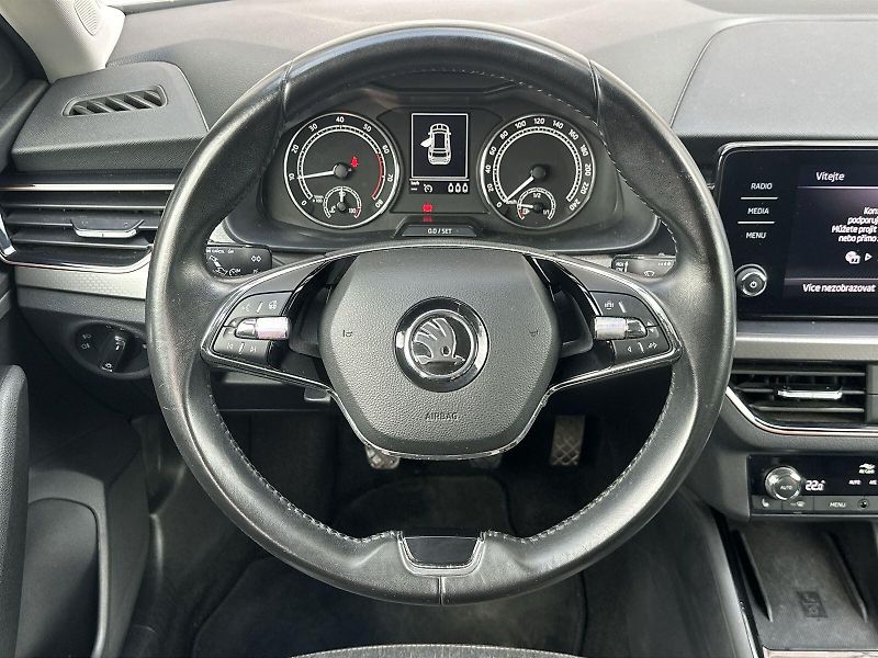 Škoda Kamiq (2023) 1.0 TSI Style - fotka 19 z 28