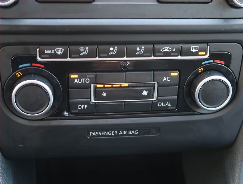 Volkswagen Golf (2012) Comfortline 1.6 TDI, Tempomat - fotka 17 z 17