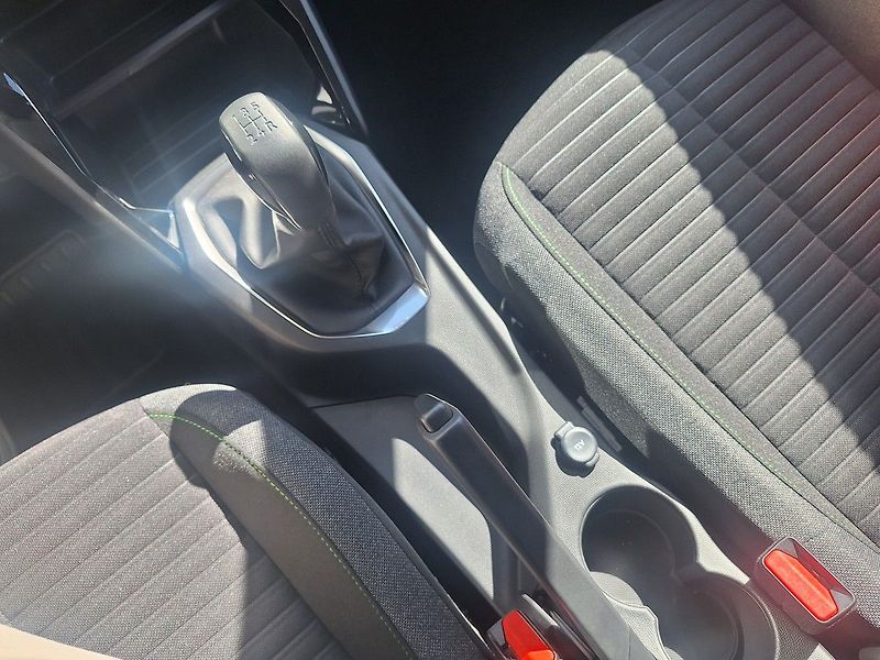 Peugeot 208 (2026) STYLE 1.2 TURBO 100k MAN6 - fotka 14 z 18