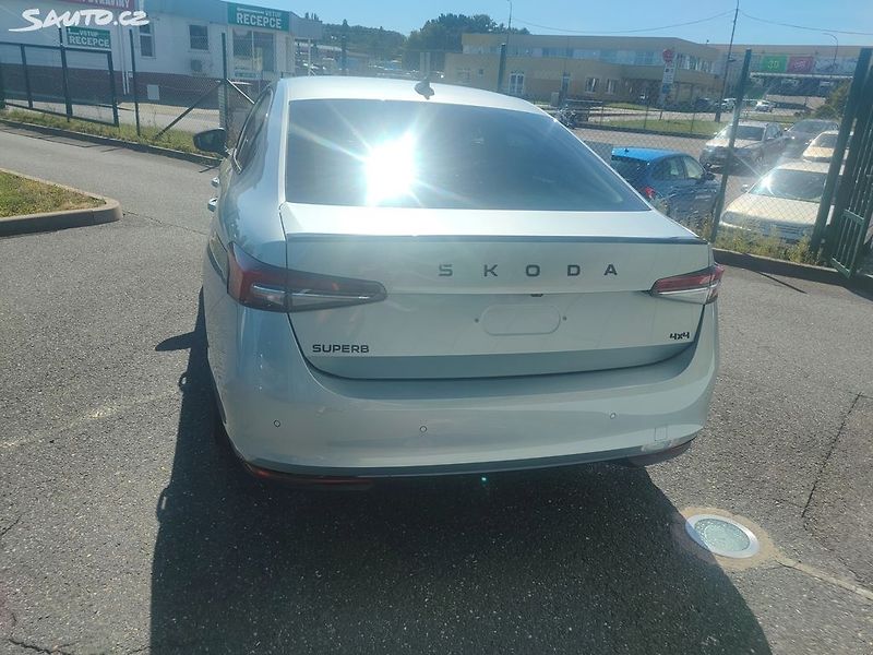 Škoda Superb (2025) SPORTLINE 2.0 TDI DSG 4x4 MAX - fotka 6 z 13