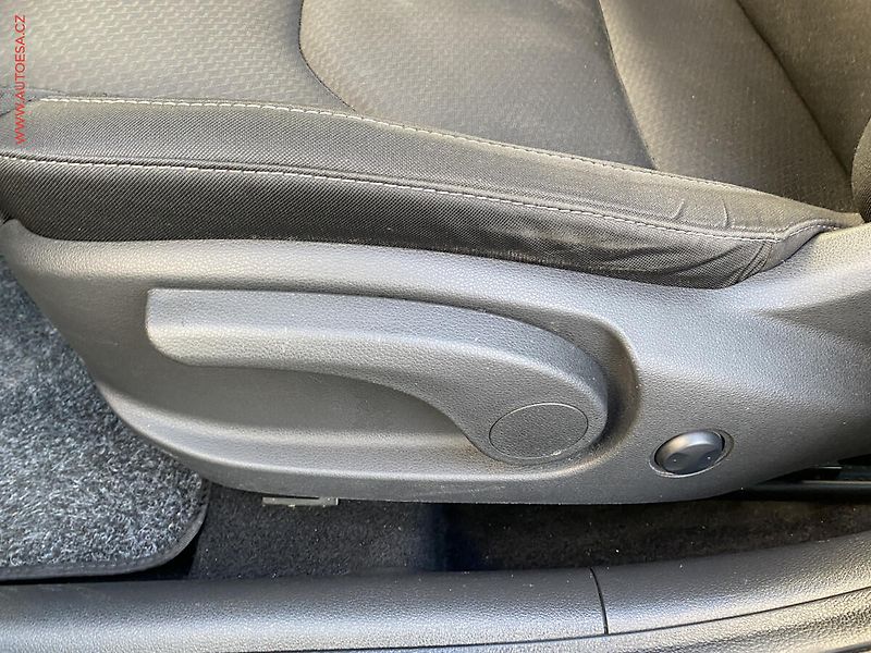 Hyundai i30 (2018) 1.0 T-GDi, Style, navi - fotka 14 z 18
